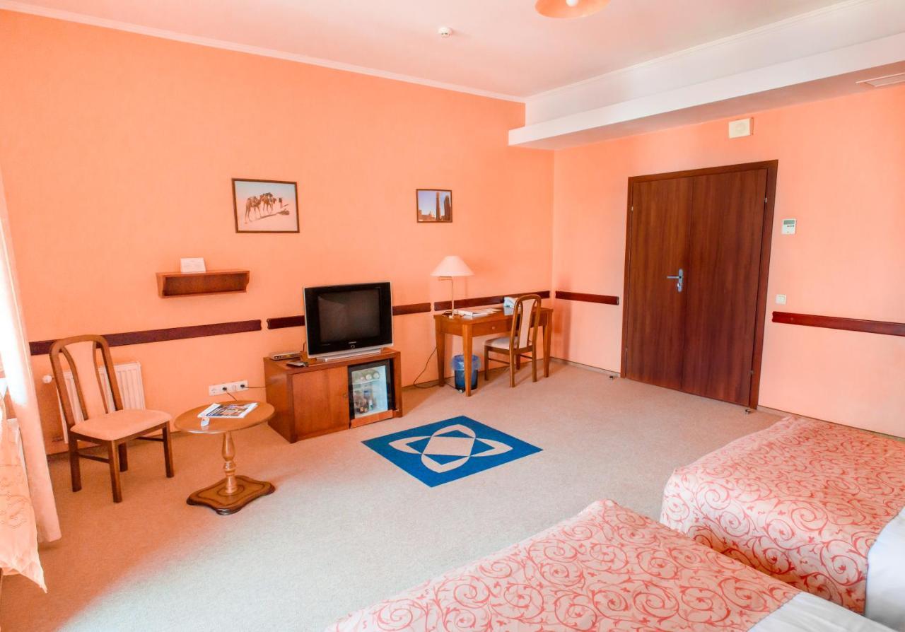 Premier Hotel Shafran Суми Екстер'єр фото