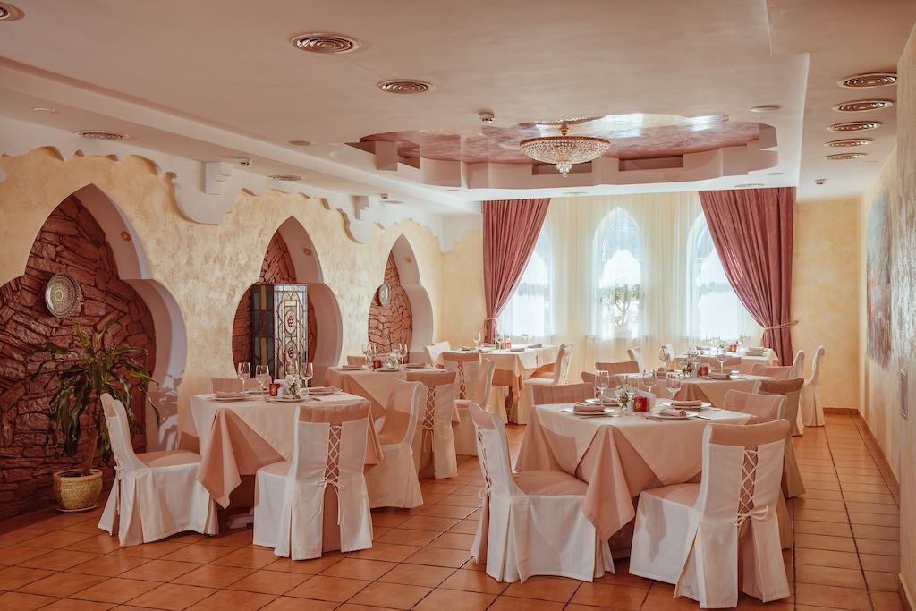 Premier Hotel Shafran Суми Екстер'єр фото