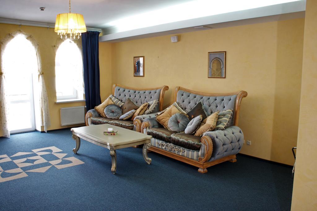 Premier Hotel Shafran Суми Екстер'єр фото