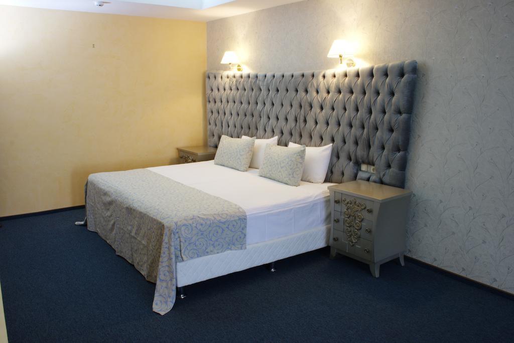Premier Hotel Shafran Суми Екстер'єр фото