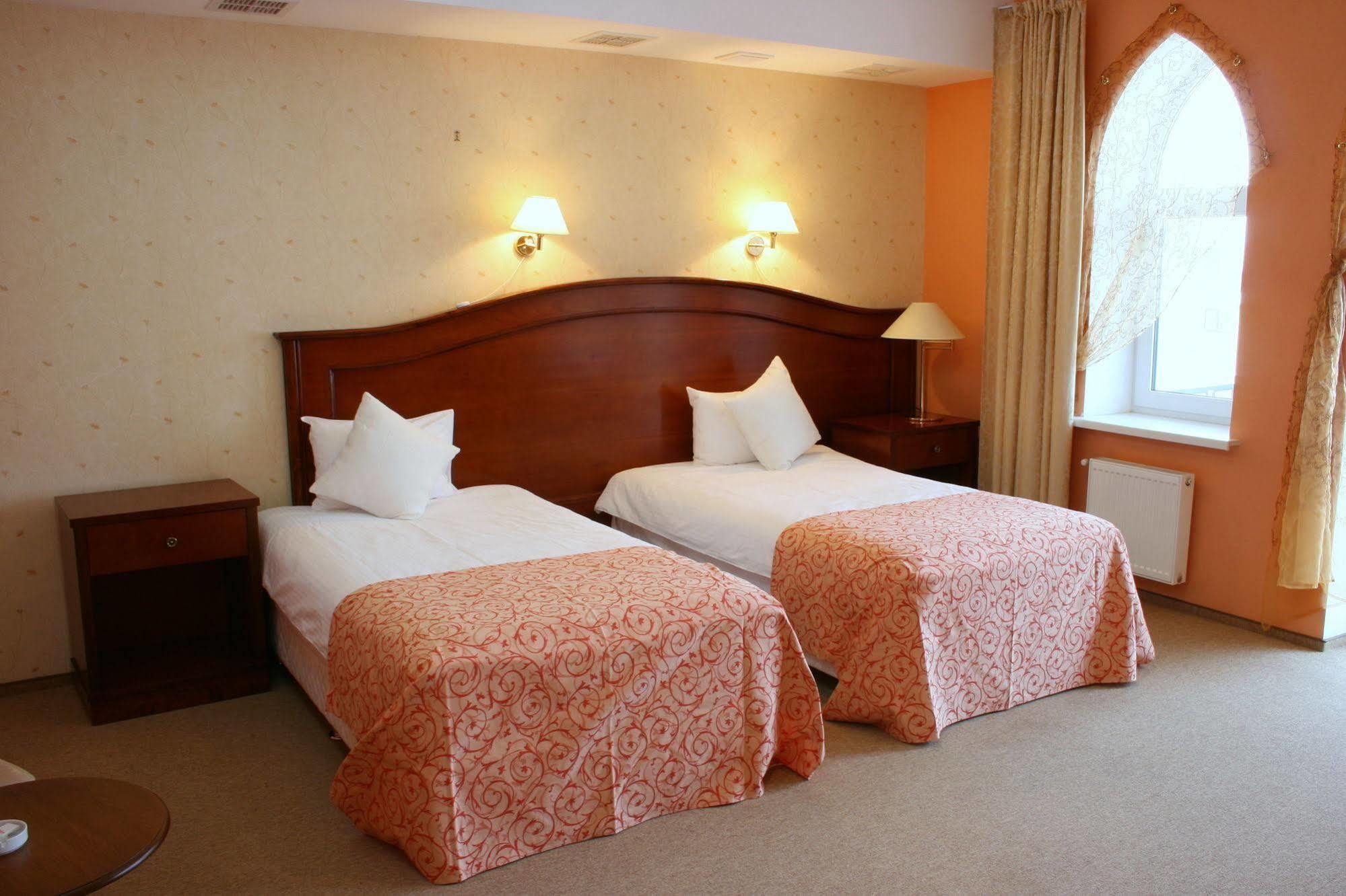 Premier Hotel Shafran Суми Екстер'єр фото