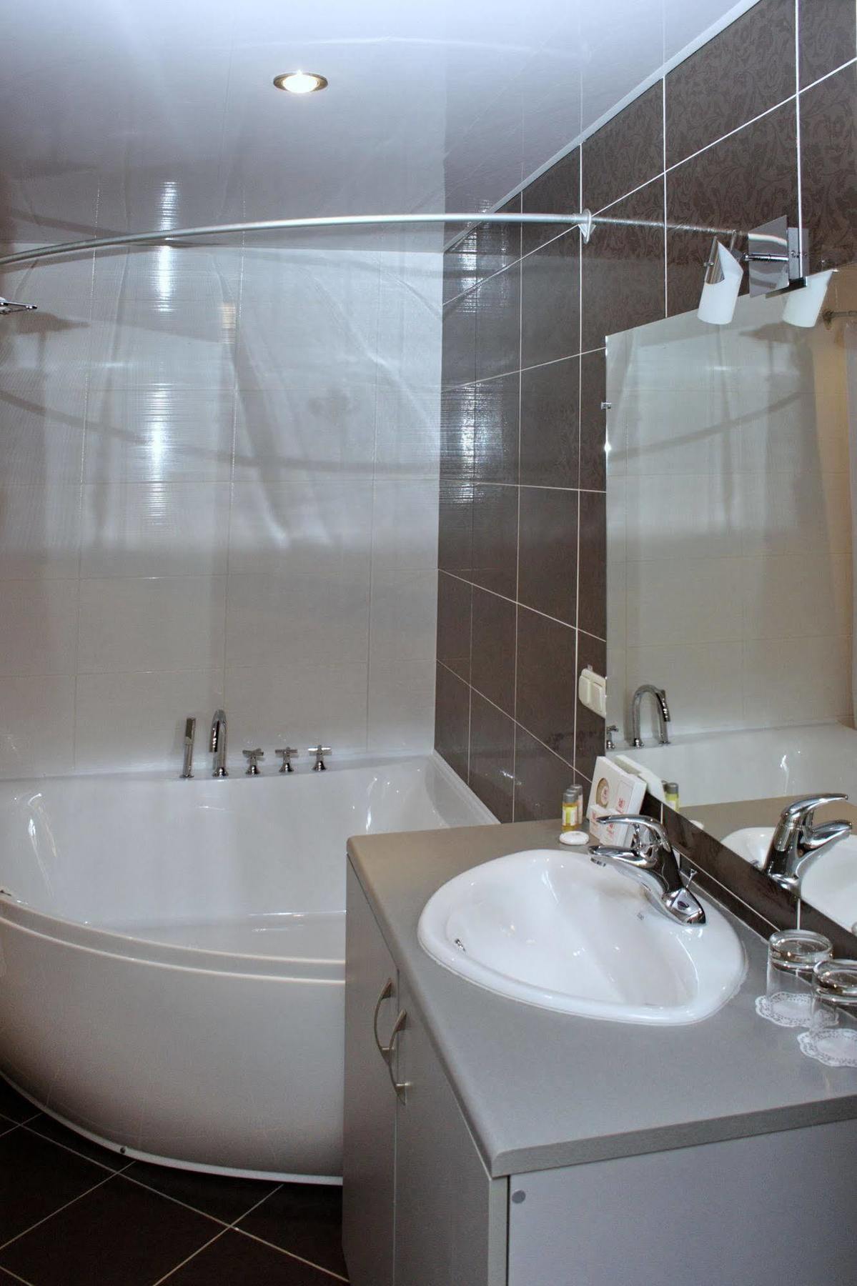 Premier Hotel Shafran Суми Екстер'єр фото
