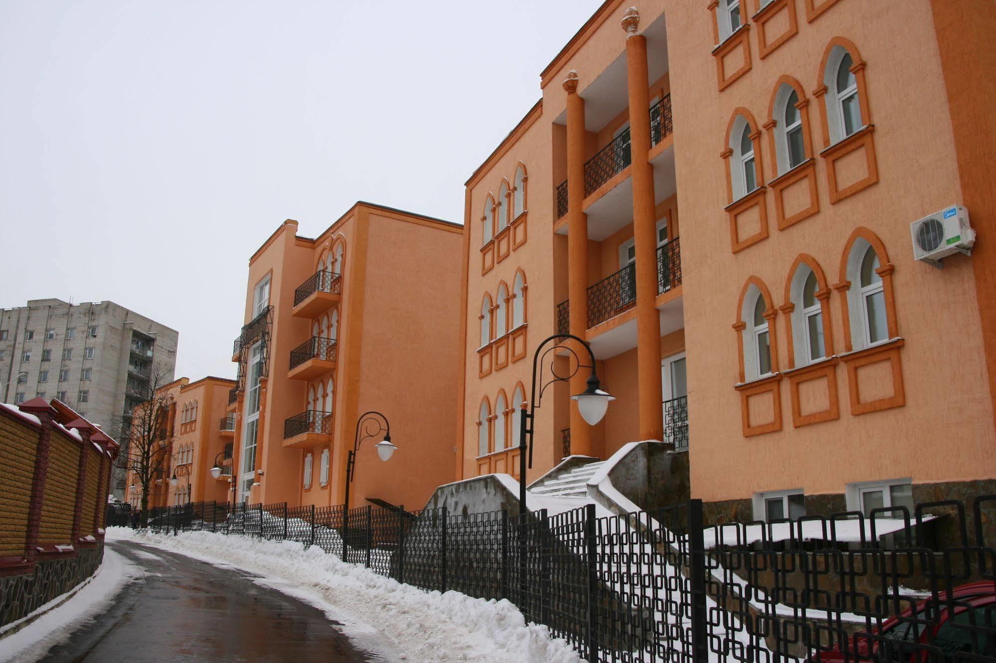 Premier Hotel Shafran Суми Екстер'єр фото