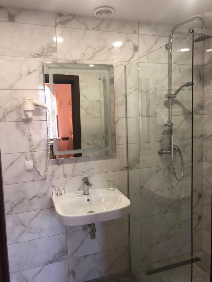 Premier Hotel Shafran Суми Екстер'єр фото