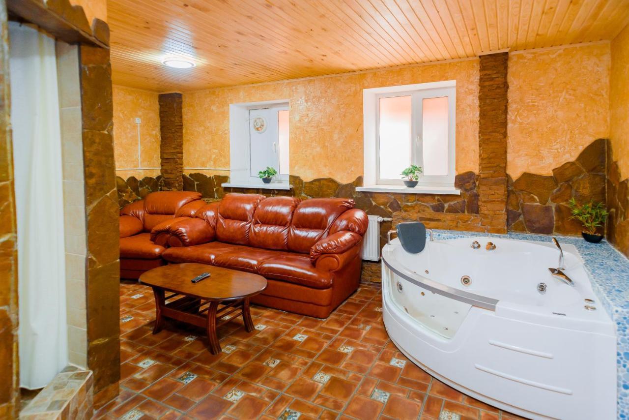 Premier Hotel Shafran Суми Екстер'єр фото